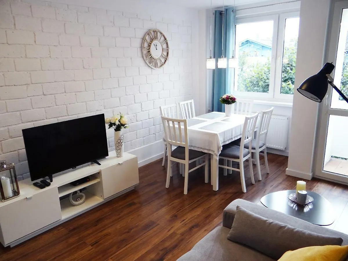 By The Sea Apartment ソポト